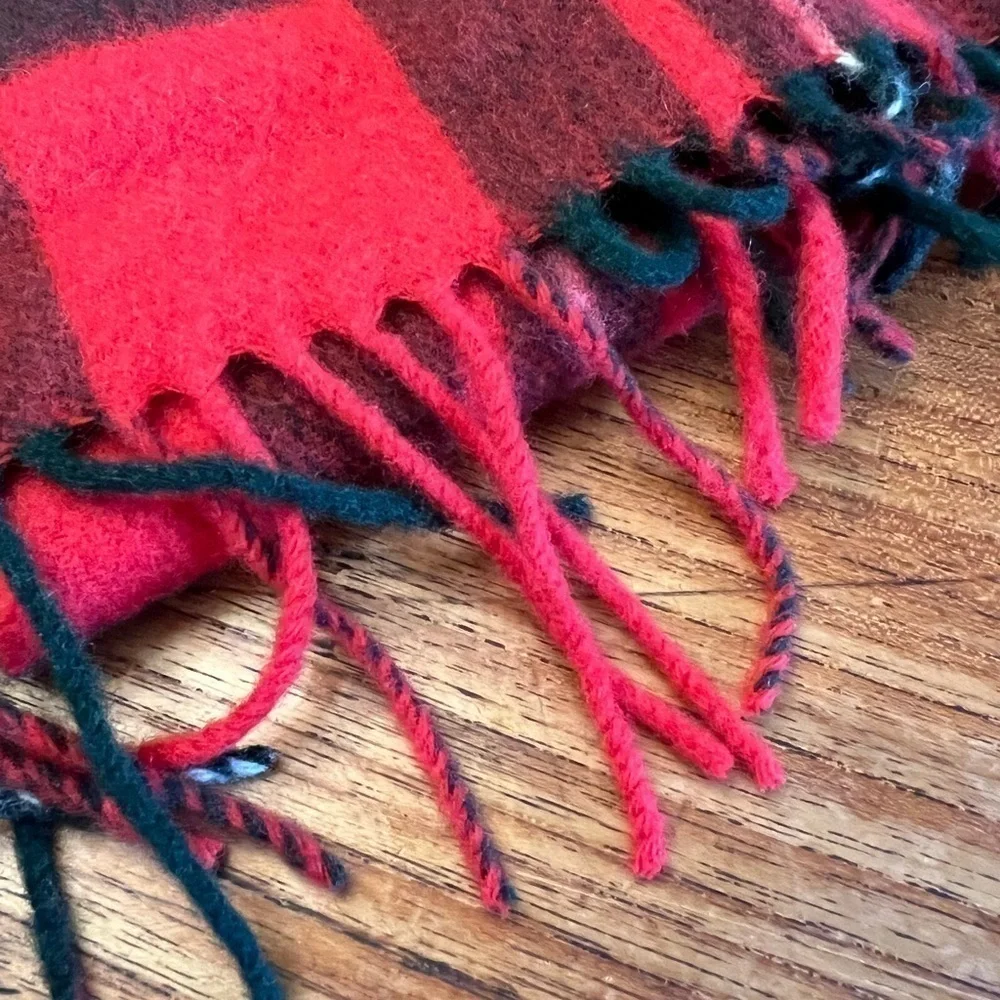 Vintage Highland Tweeds Lambswool The Feel of Scotland Plaid Scarf